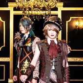 ALICE-IN-MENSWEAR.jpg