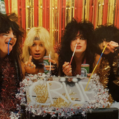 🎄 happy crüe year 🎄