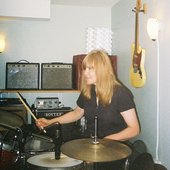 Miriam Linna on drums