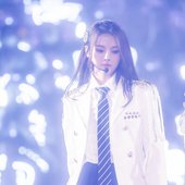 2019年2月23日杨超越在火箭少女101北京演唱会上表演