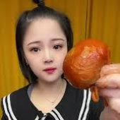 每次都想装作很倔强 但是见面自己却缴械投降 因为爱你