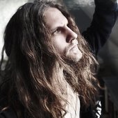 Nils Molin (vocals)