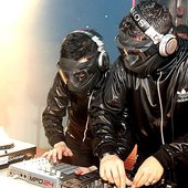 Cyberpunkers playin'