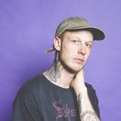 Reuben-Portrait-2-750x1125.jpg