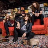 Tyler Bryant & The Shakedown