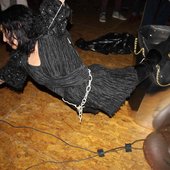 MVcarbon_aki_issue_2_photo_by_soleil_garneau_2010.jpg