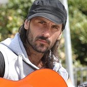 Miguel con gitarra