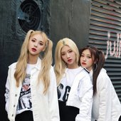 ODD EYE CIRCLE / Repackage Album 'Max & Match'
