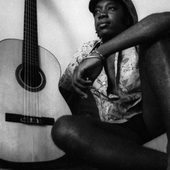 Milton Nascimento - Em 1974 - Foto de Luiz Pinto - O Globo.png