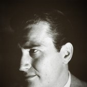 Artie_Shaw_3quarters-reedited.jpg