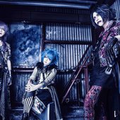 30155-munou-na-lucid-group-photo.jpeg