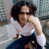 Caetano Veloso São Paulo Anos 70 - Foto de Bob Wolfenson.png