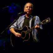 Paul_Simon_at_the_9-30_Club_(b).jpg