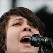 Tegan R Quin