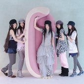 #ILLIT ‘bomb’ Concept Photo (PINK BOMB Ver.)