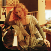 Tori Amos and her piano 