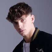 Italian singer Dennis, previously known as "Deddy"