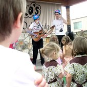 Holding the attention of the hardest crowd to please - Coo de…