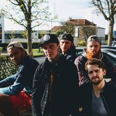  Crossed Hands (France)