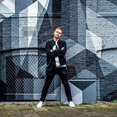 Armin-Van-Buuren-e1576682933946.jpg