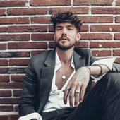 carlos-right_3.jpg