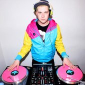 Caradeniño DJ