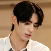안아줘 (Hug Me)