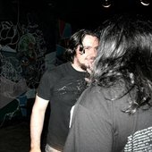 Mario y ozkar al fondo