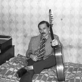 Петр Мамонов на квартирнике, Москва, 1985 год. Фотограф Игорь Мухин.