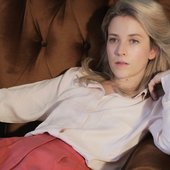 1537943672124-2018-09_EL_Emma_Louise_Noisey_02.jpeg