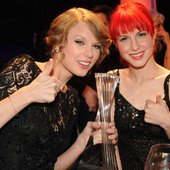 Taylor Swift and Hayley Williams