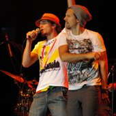 Luc and Mraz in Columbus (photo by Sara Yadon)