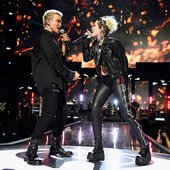 rs_1024x881-160924134217-1024.Miley-Cyrus-Billy-Idol-Iheart-Radio.kg_.092416-1024x881.jpg