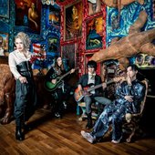 147393-sakashimana-haguruma-wo-kamen-ga-warau-group-photo.jpg