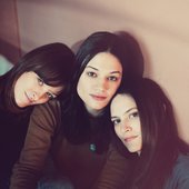 The_Staves-_Banner_New.jpg