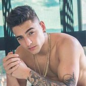 maluma como nud.jpg