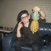 skrillex an a pineapple