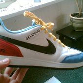 gelehaas-nikes.jpg