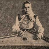 Anna Romanovna Sidushkina with her gusli.