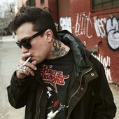 Frank-Iero-2-Mitchell-Wojcik-920x584.jpg