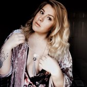 Savannah Jaine - Off. Picture