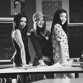 XO IQ B&W