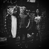 shallow b&w