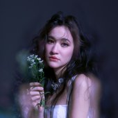 Concept photo for "อยู่คนเดียวกับเขา"