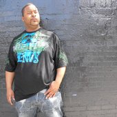 SYD VICIOUS - BLACK SHIRT BLACK WALL