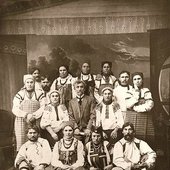 ÐŸÑÑ‚Ð½Ð¸Ñ†ÐºÐ¸Ð¹_ÐœÐ¸Ñ‚Ñ€Ð¾Ñ„Ð°Ð½_Ð•Ñ„Ð¸Ð¼Ð¾Ð²Ð¸Ñ‡_Ñ_ÐºÑ€ÐµÑÑ‚ÑŒÑÐ½Ð°Ð¼Ð¸_(1900-1910_)