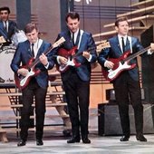 The Ventures_26.JPG