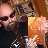 Kerry King recommending a book.