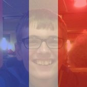 josh smiling (in french)