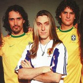 http://resenhando.com.br/entrevista-angra-2002/